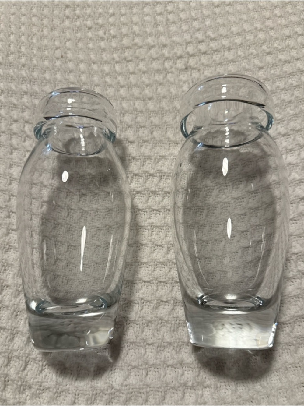 Williams Sonoma Set Of 2  Hand Blown Glass Bud Vase Poland 7” Rolled Rim Clear - Picture 2 of 3
